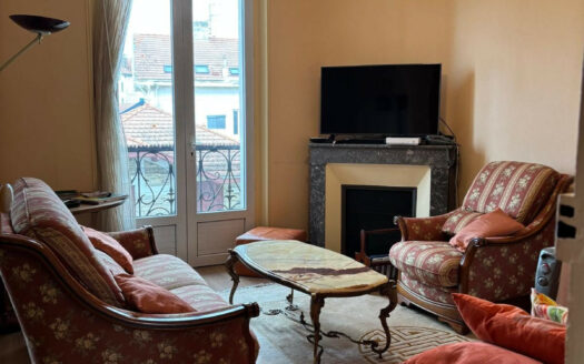 Bel appartement ancien,de 102.53m²  au dernier étage