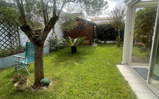 Charmante maison au calme avec jardinet et garage.