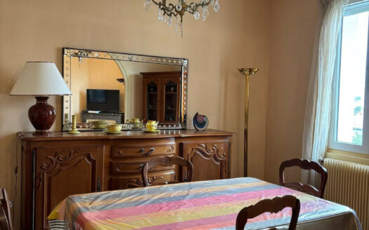 Bel appartement ancien,de 102.53m²  au dernier étage