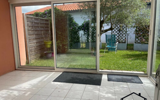 Charmante maison au calme avec jardinet et garage.