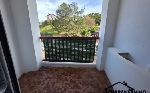 Trés rare, Studio, balcon, plage à pieds.